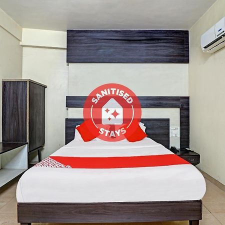 Oyo 82461 Hotel Darshan Banquet And Rooms Surat Luaran gambar