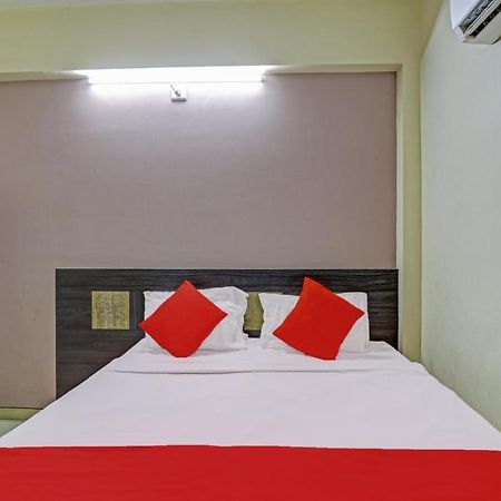 Oyo 82461 Hotel Darshan Banquet And Rooms Surat Luaran gambar
