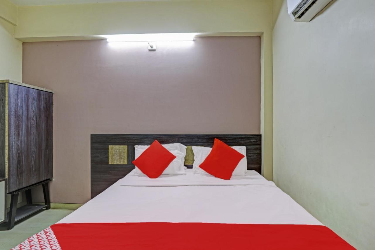Oyo 82461 Hotel Darshan Banquet And Rooms Surat Luaran gambar