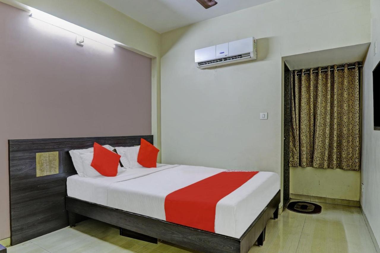 Oyo 82461 Hotel Darshan Banquet And Rooms Surat Luaran gambar