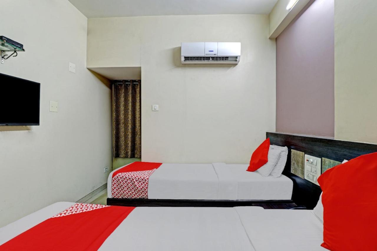 Oyo 82461 Hotel Darshan Banquet And Rooms Surat Luaran gambar