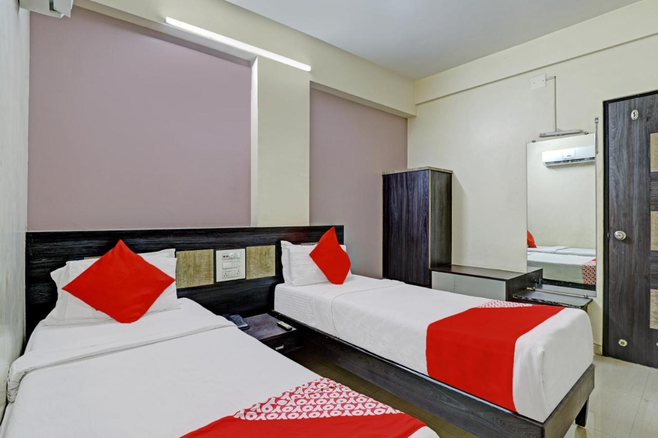 Oyo 82461 Hotel Darshan Banquet And Rooms Surat Luaran gambar