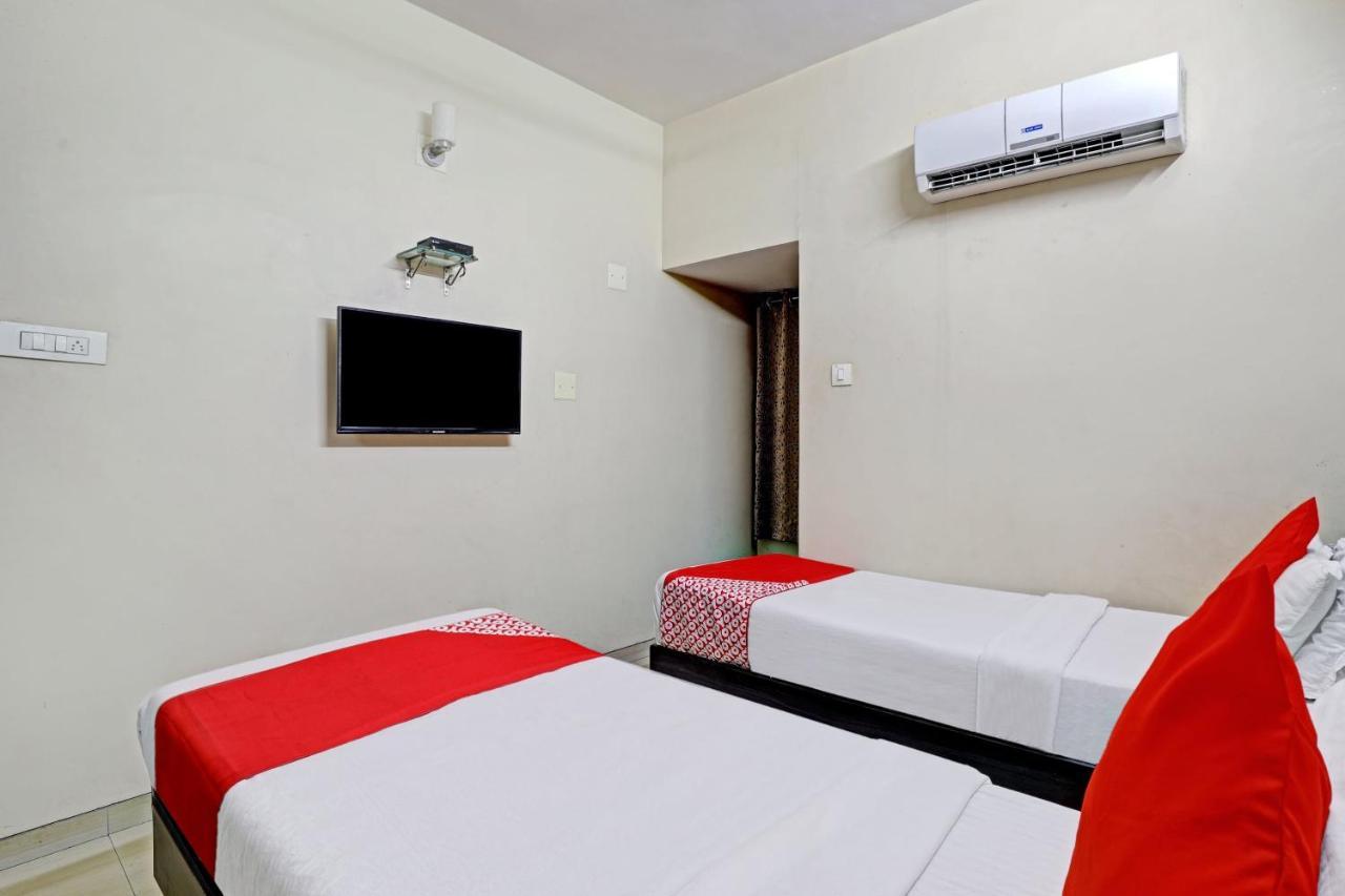 Oyo 82461 Hotel Darshan Banquet And Rooms Surat Luaran gambar