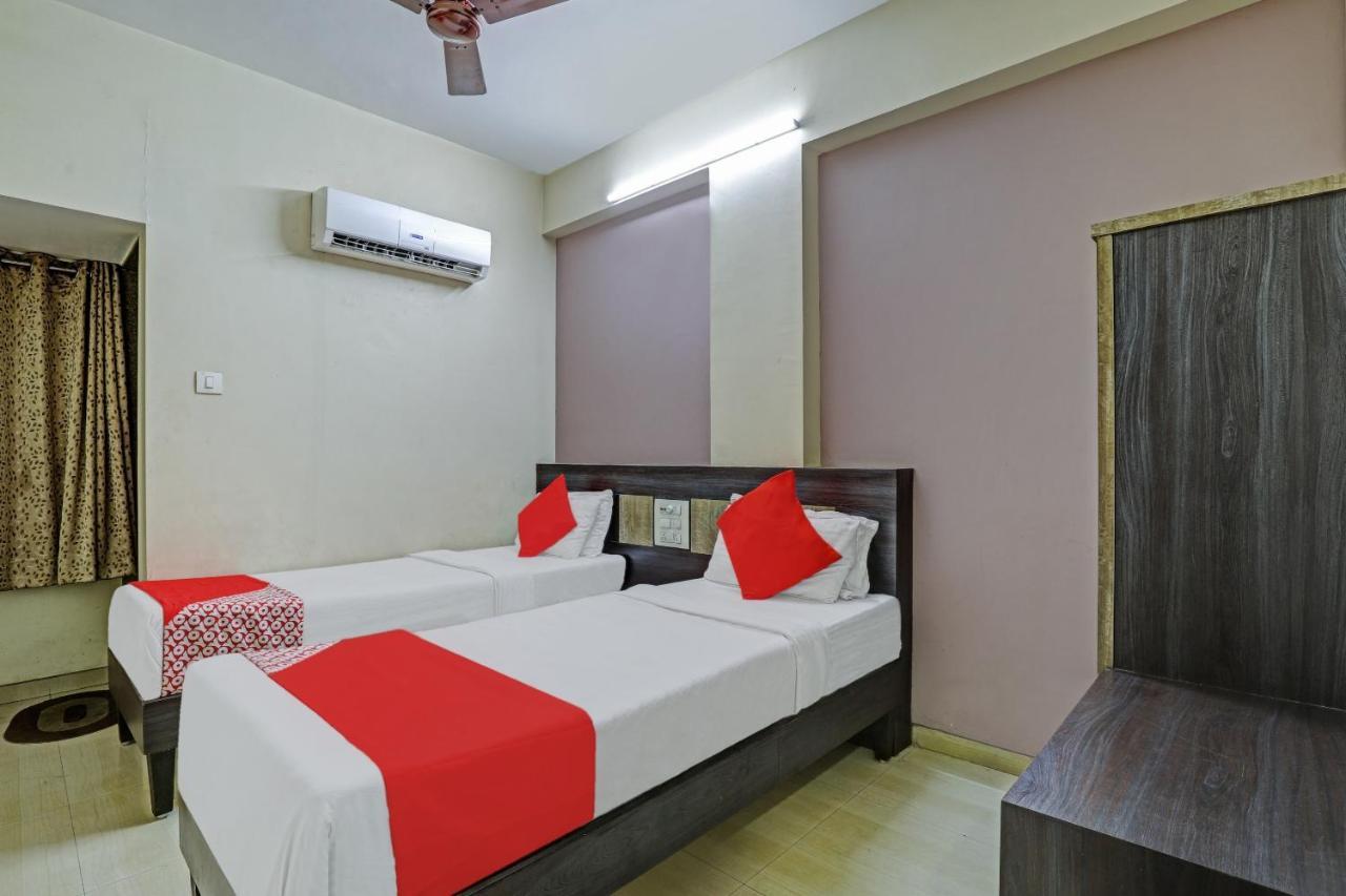 Oyo 82461 Hotel Darshan Banquet And Rooms Surat Luaran gambar