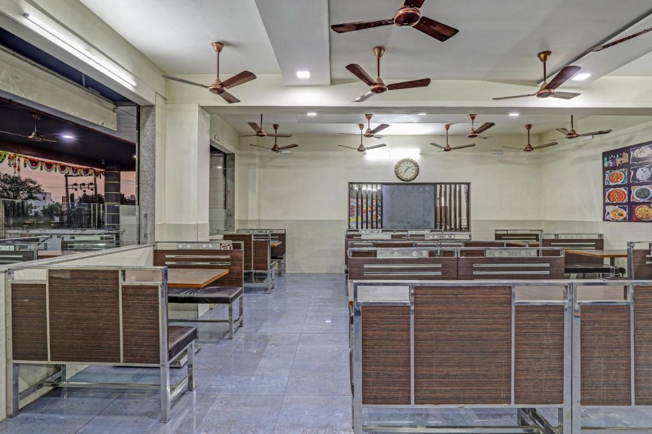 Oyo 82461 Hotel Darshan Banquet And Rooms Surat Luaran gambar
