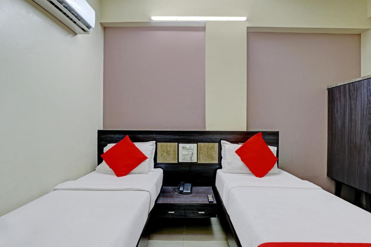 Oyo 82461 Hotel Darshan Banquet And Rooms Surat Luaran gambar